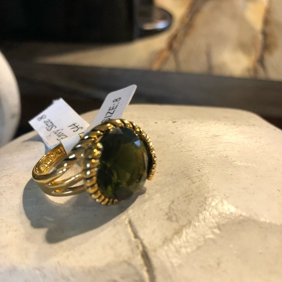LIA SOPHIA BEAUTIFUL ENVY GREEN STONE RING SIZE 8 - Picture 3 of 8